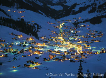 #2930 - Lech am Arlberg / bei Nacht im Winter 