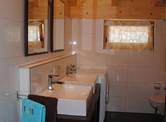 chalet-schlossblick-badezimmer1-250c-340x250.jpg